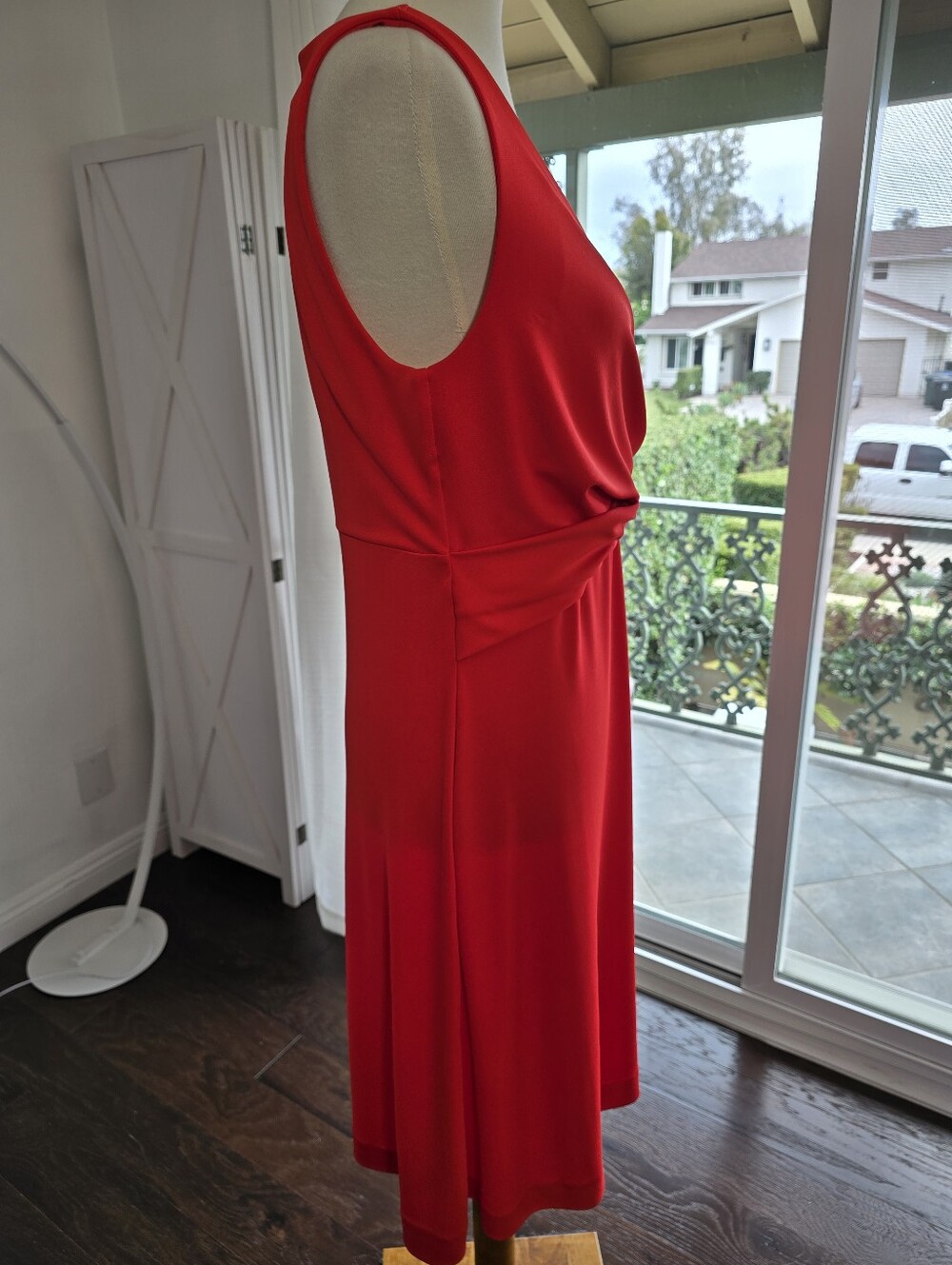 Ann Taylor Sleeveless Red V-Neck Twist Waist Dress - Picture 5 of 8
